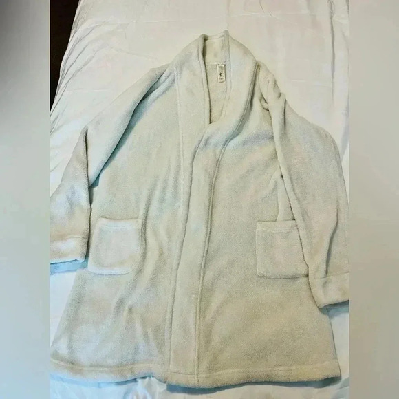 Plush robe size large from forever 21 small stain - Picture 1 of 5